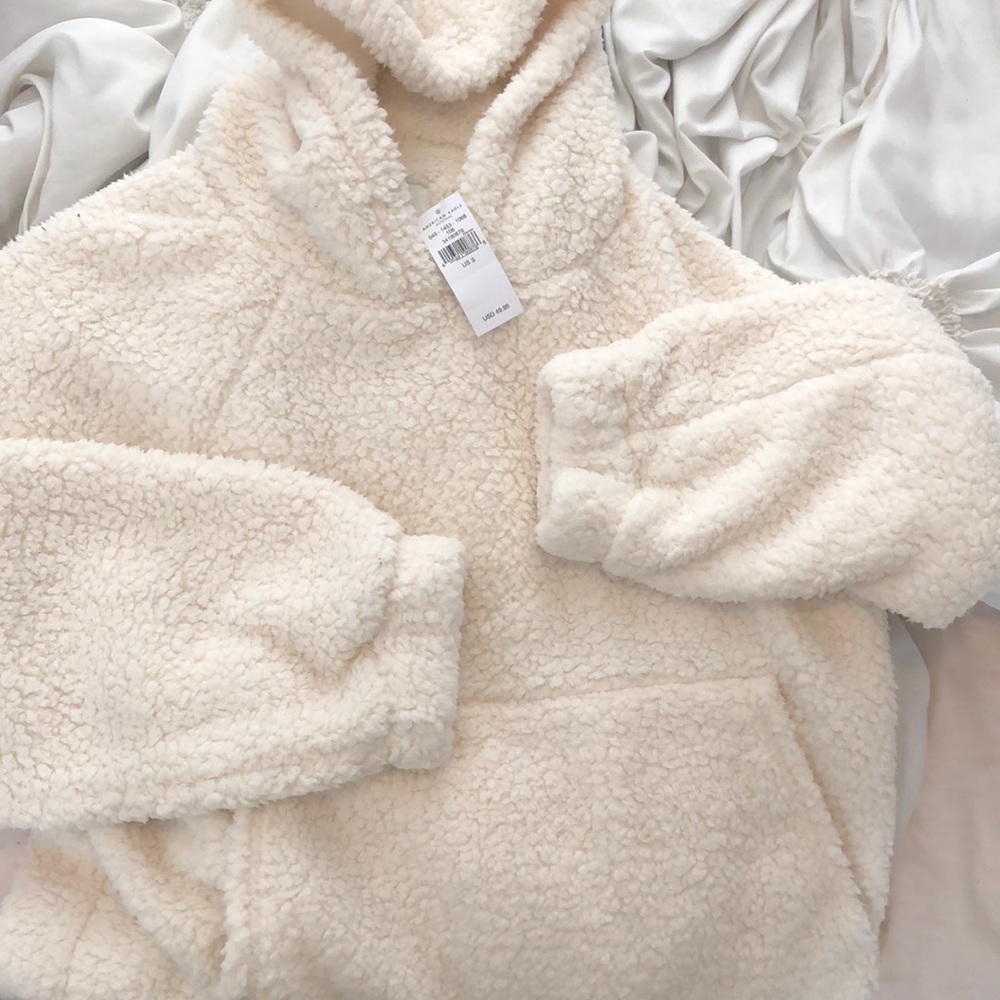 American eagle fuzzy sweatshirt